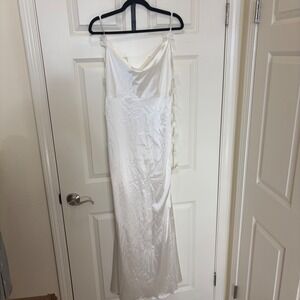 Stella Laguna Beach Cara Ivory Satin Cowl Neck Floral Maxi Dress Size M NWT
